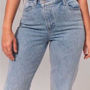 NWT Abercrombie & Fitch ultra high rise 90’s straight crossover waist jeans.
